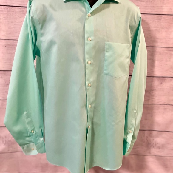 Van Heusen Flex Wrinkle Free Button-Up Dress Shirt - Picture 3 of 7